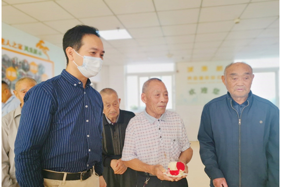 浓情中秋 关爱老人